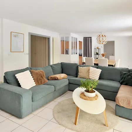 Holiday home Grande Maison Avec Jacuzzi Mandres-les-Roses