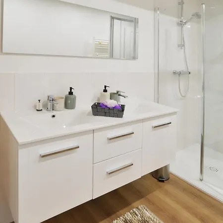 Holiday home Grande Maison Avec Jacuzzi Mandres-les-Roses